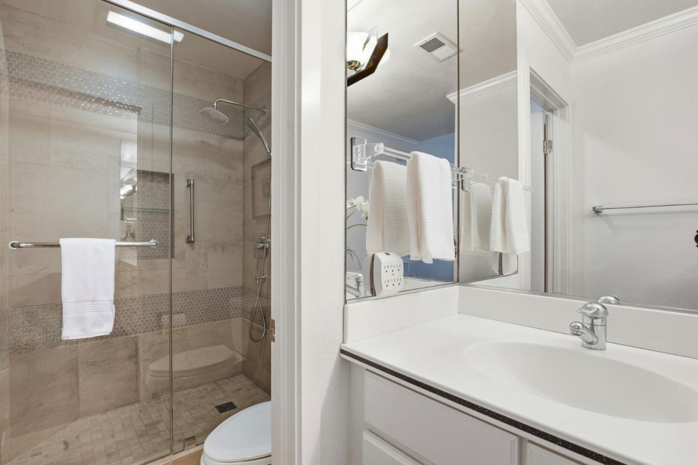 Detail Gallery Image 13 of 36 For 894 Oak Leaf Way, Napa,  CA 94558 - 2 Beds | 2 Baths