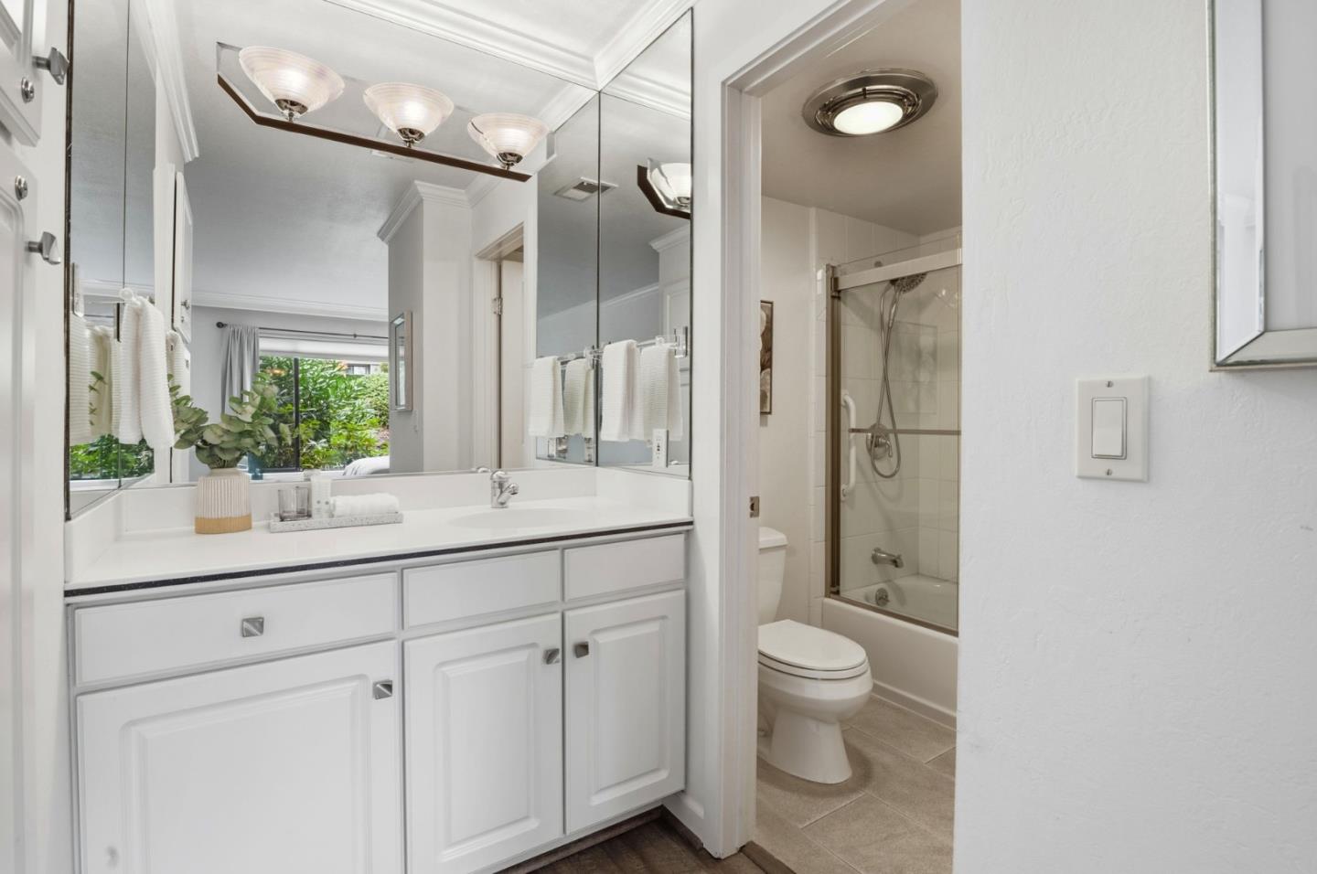 Detail Gallery Image 19 of 36 For 894 Oak Leaf Way, Napa,  CA 94558 - 2 Beds | 2 Baths
