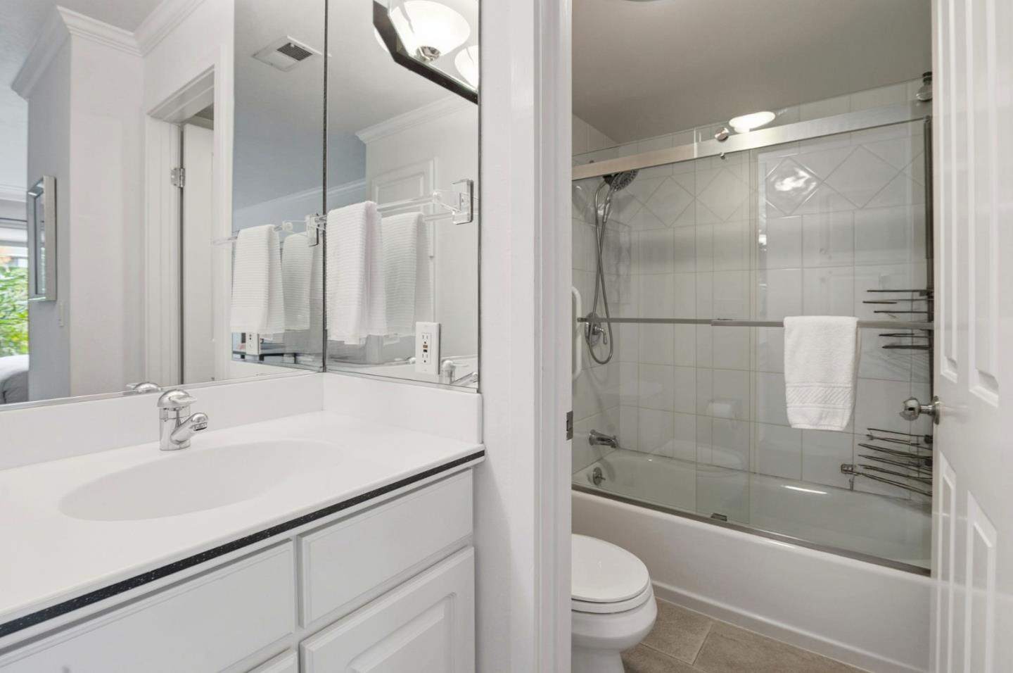 Detail Gallery Image 20 of 36 For 894 Oak Leaf Way, Napa,  CA 94558 - 2 Beds | 2 Baths