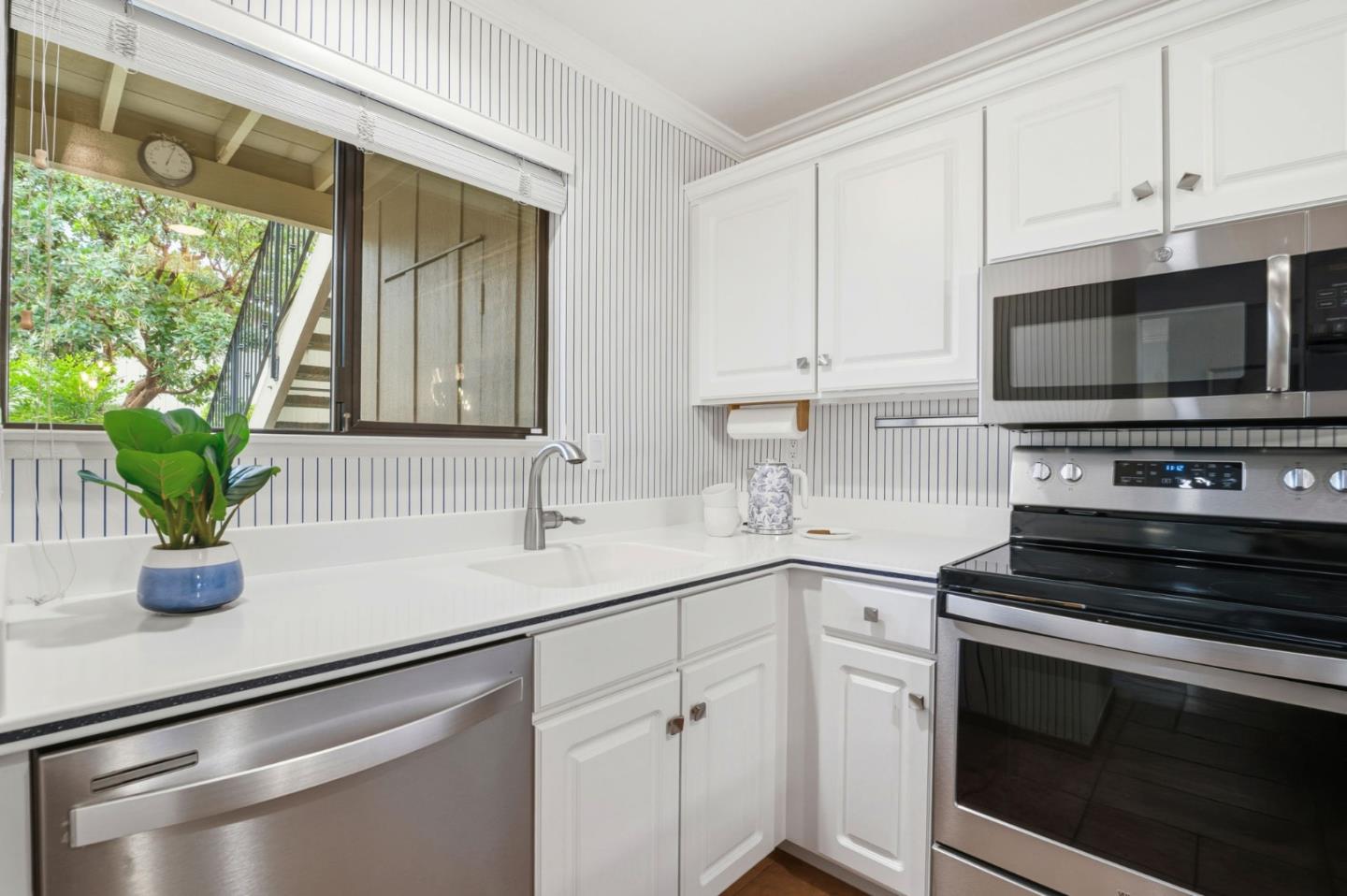 Detail Gallery Image 8 of 36 For 894 Oak Leaf Way, Napa,  CA 94558 - 2 Beds | 2 Baths