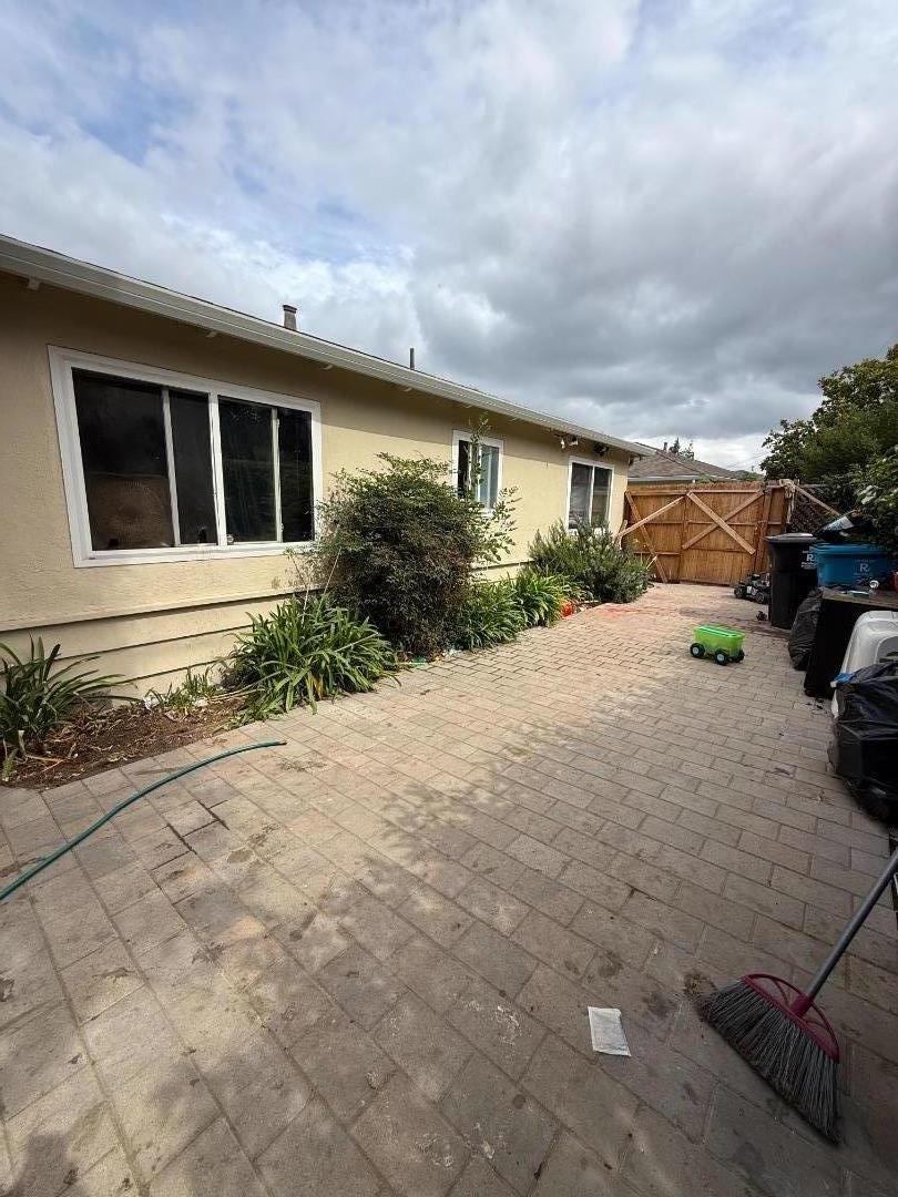 Detail Gallery Image 6 of 7 For 1811 Woodland Ave, East Palo Alto,  CA 94303 - – Beds | – Baths