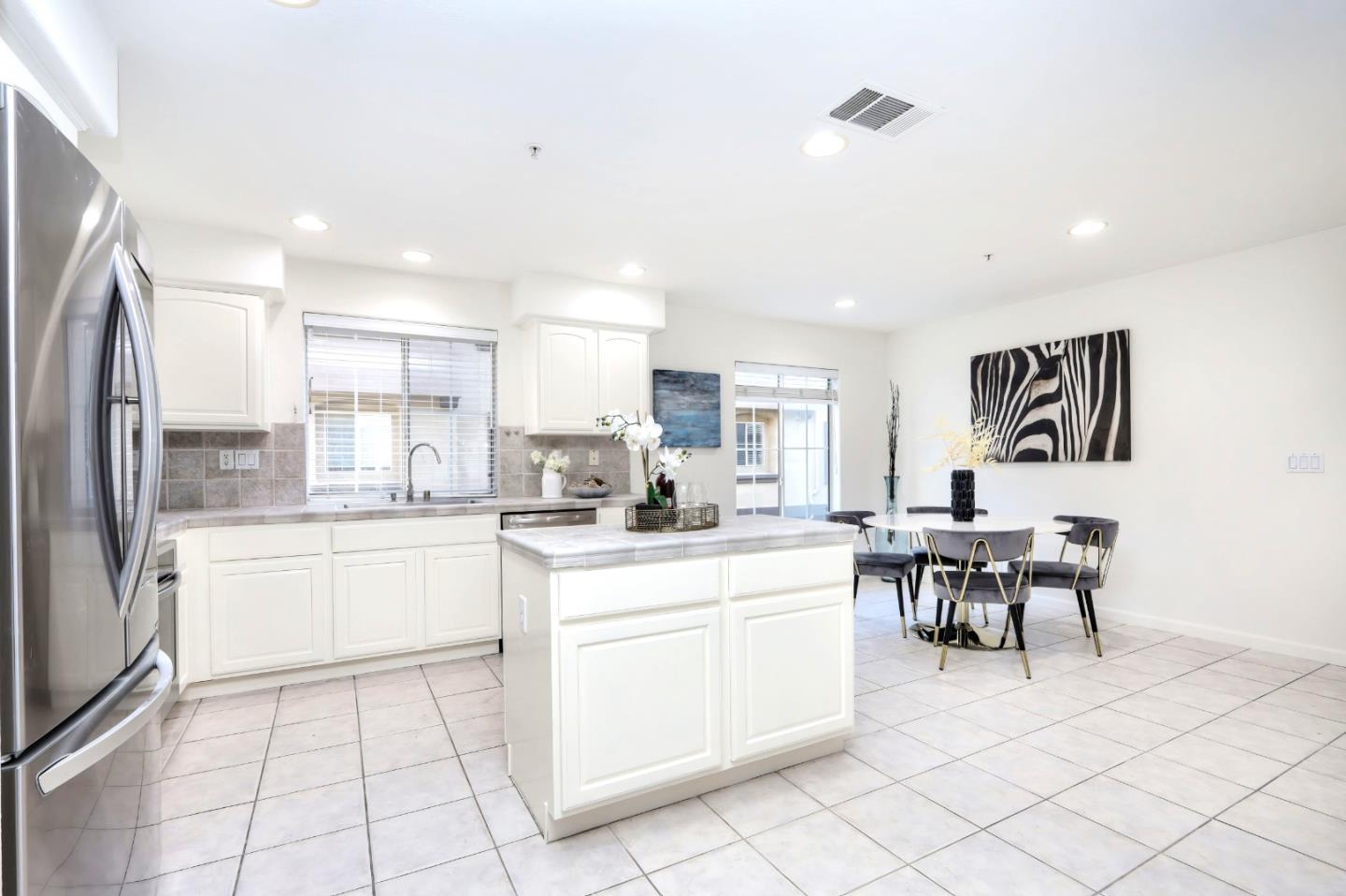 Detail Gallery Image 7 of 22 For 3111 White Riesling Pl, San Jose,  CA 95135 - 3 Beds | 2/1 Baths