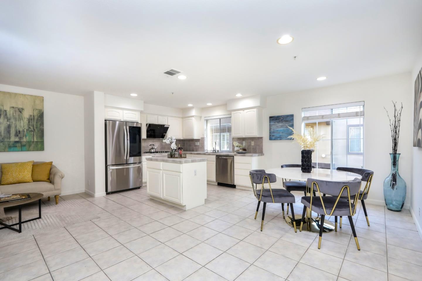 Detail Gallery Image 8 of 22 For 3111 White Riesling Pl, San Jose,  CA 95135 - 3 Beds | 2/1 Baths