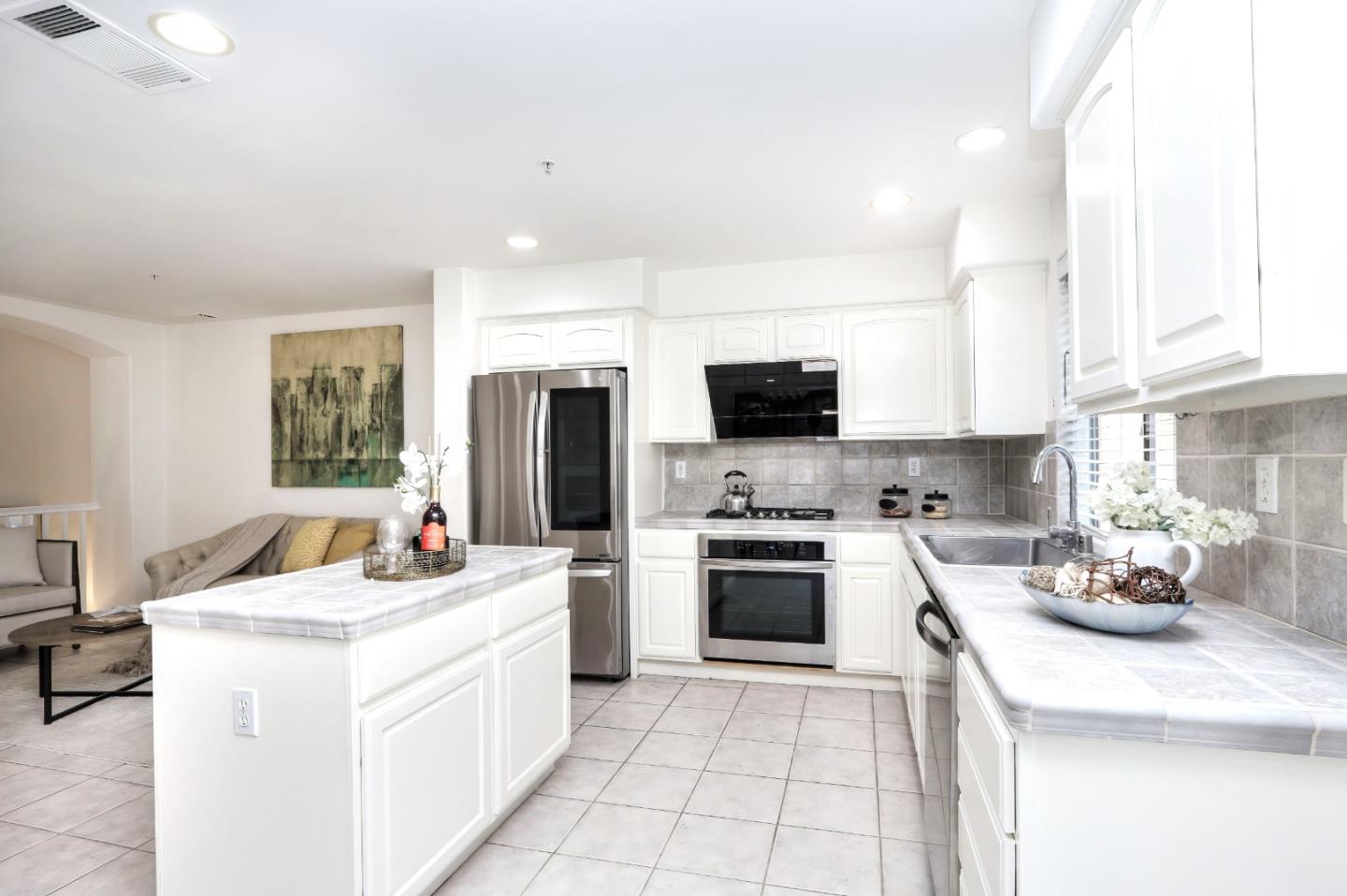 Detail Gallery Image 9 of 22 For 3111 White Riesling Pl, San Jose,  CA 95135 - 3 Beds | 2/1 Baths