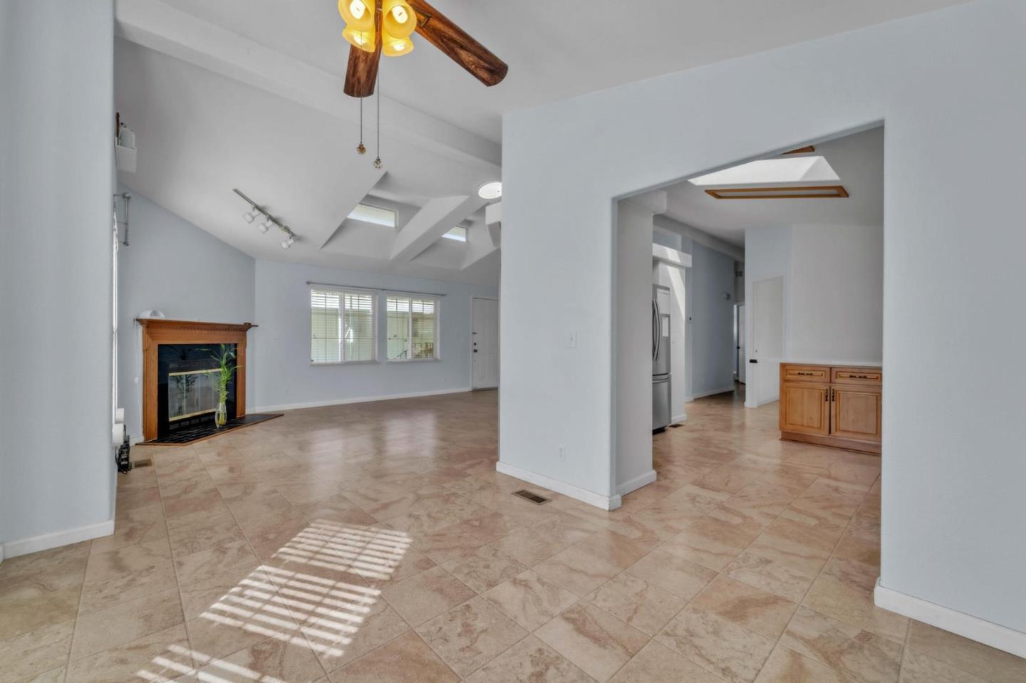 Detail Gallery Image 3 of 36 For 200 Ford Rd #168,  San Jose,  CA 95138 - 3 Beds | 2 Baths