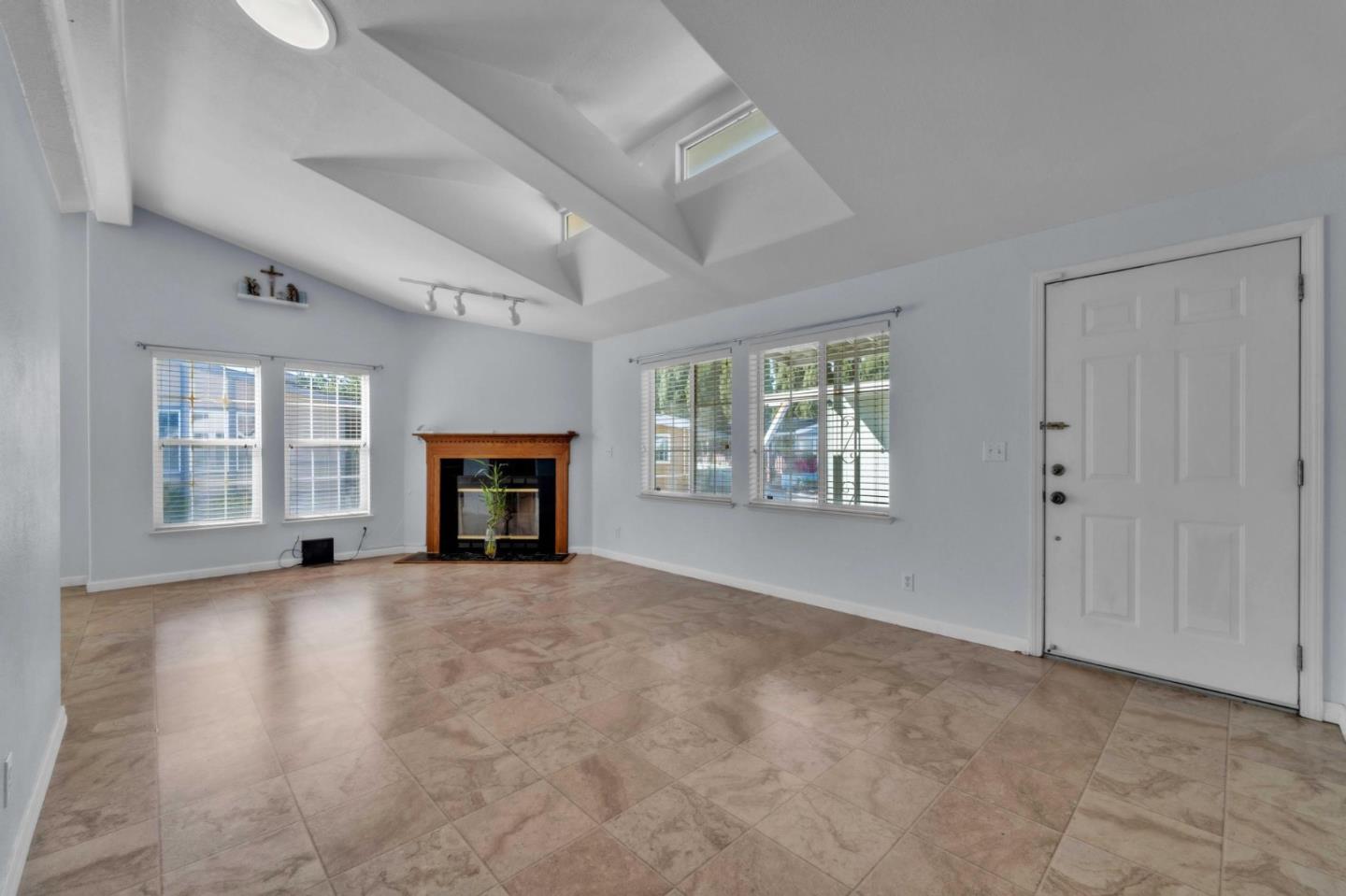 Detail Gallery Image 4 of 36 For 200 Ford Rd #168,  San Jose,  CA 95138 - 3 Beds | 2 Baths