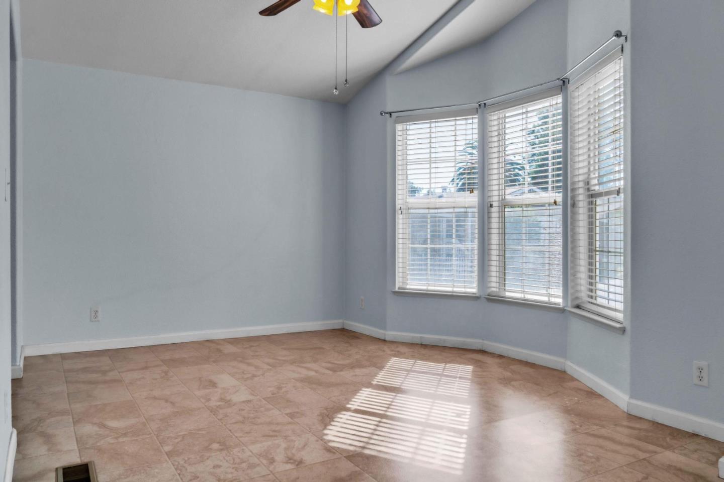 Detail Gallery Image 8 of 36 For 200 Ford Rd #168,  San Jose,  CA 95138 - 3 Beds | 2 Baths