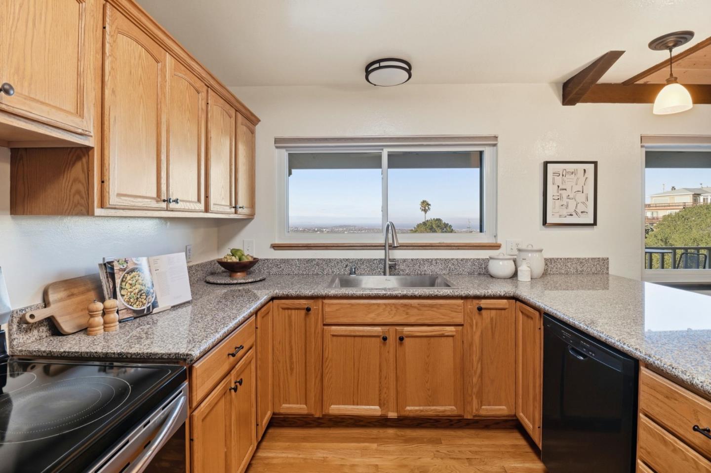 Detail Gallery Image 6 of 26 For 2728 Sequoia Way, Belmont,  CA 94002 - 3 Beds | 2/1 Baths