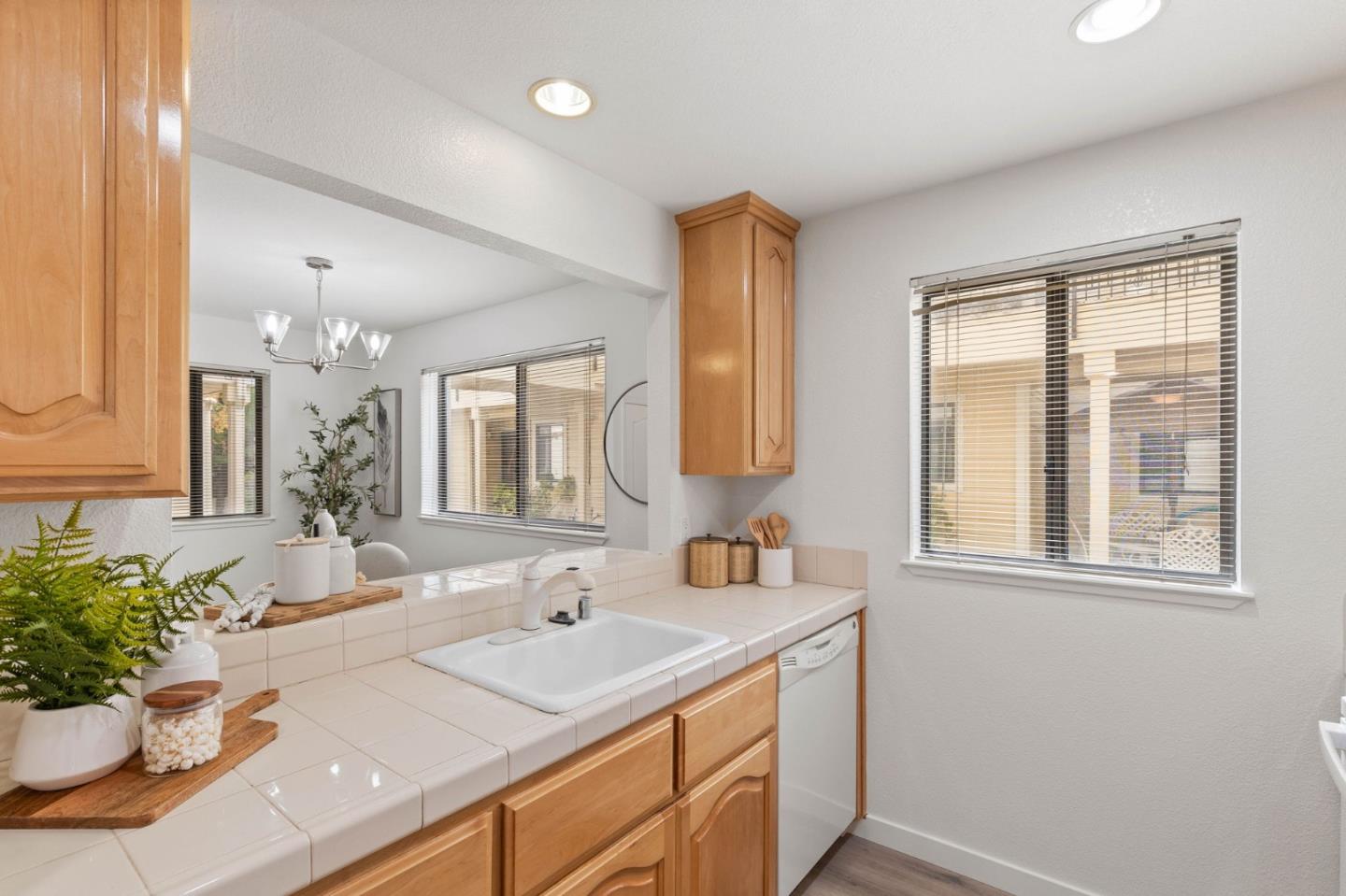 Detail Gallery Image 7 of 37 For 576 W Parr Ave #1,  Los Gatos,  CA 95032 - 2 Beds | 1 Baths