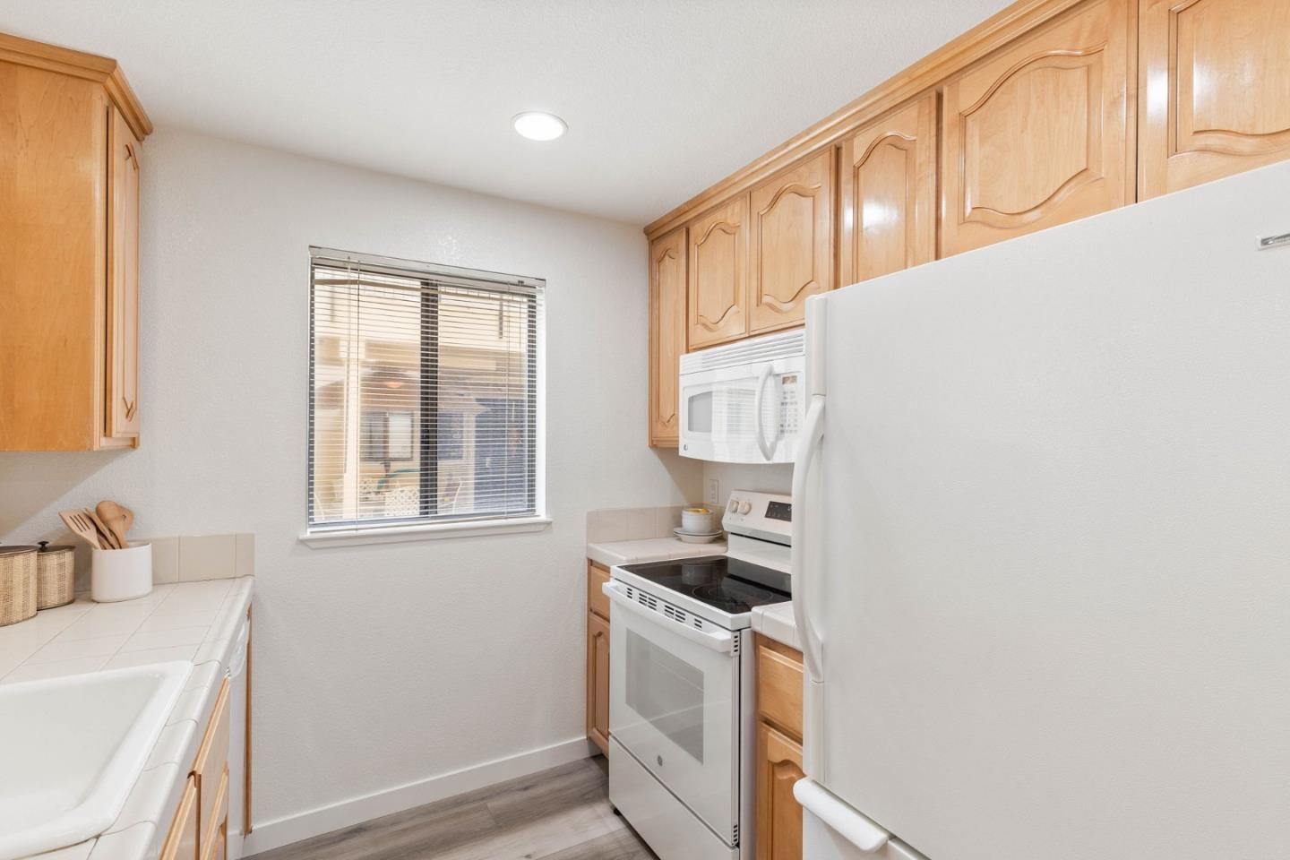 Detail Gallery Image 8 of 37 For 576 W Parr Ave #1,  Los Gatos,  CA 95032 - 2 Beds | 1 Baths