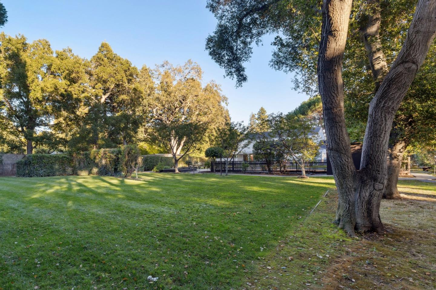 Detail Gallery Image 43 of 95 For 243 Selby Ln, Atherton,  CA 94027 - 6 Beds | 4 Baths