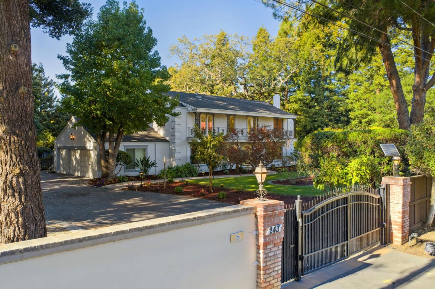 Detail Gallery Image 7 of 95 For 243 Selby Ln, Atherton,  CA 94027 - 6 Beds | 4 Baths