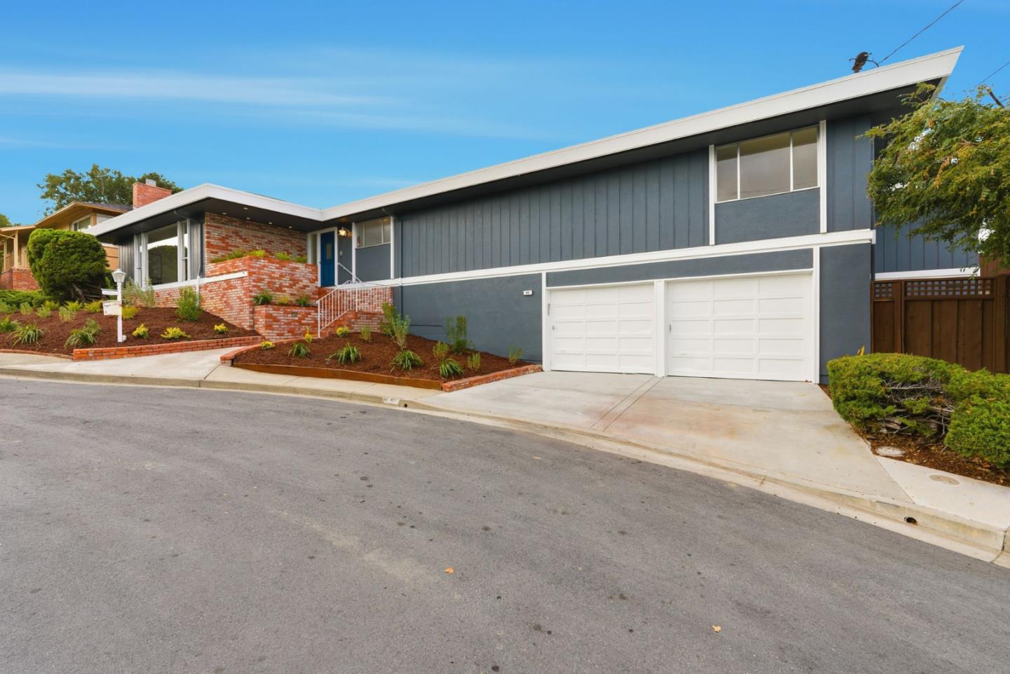 Detail Gallery Image 10 of 57 For 60 Loree Ln, Millbrae,  CA 94030 - 4 Beds | 2/1 Baths