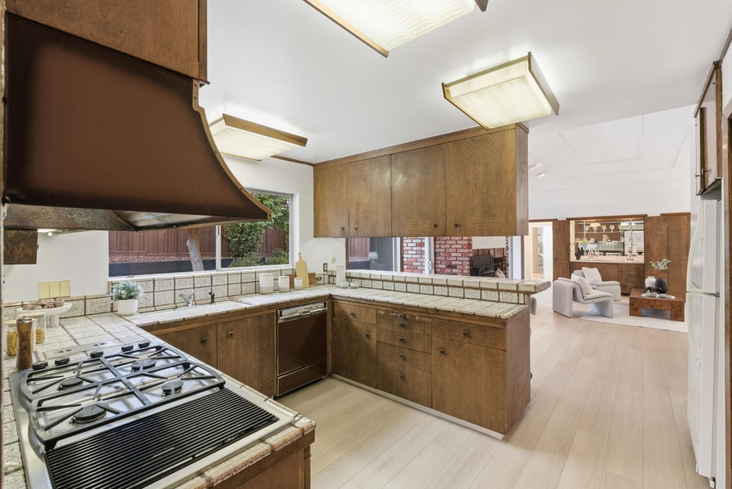 Detail Gallery Image 20 of 57 For 60 Loree Ln, Millbrae,  CA 94030 - 4 Beds | 2/1 Baths