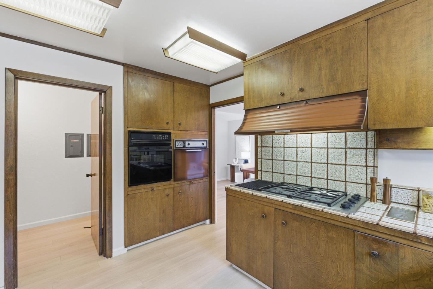 Detail Gallery Image 22 of 57 For 60 Loree Ln, Millbrae,  CA 94030 - 4 Beds | 2/1 Baths