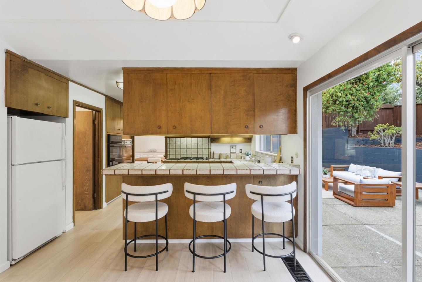 Detail Gallery Image 23 of 57 For 60 Loree Ln, Millbrae,  CA 94030 - 4 Beds | 2/1 Baths