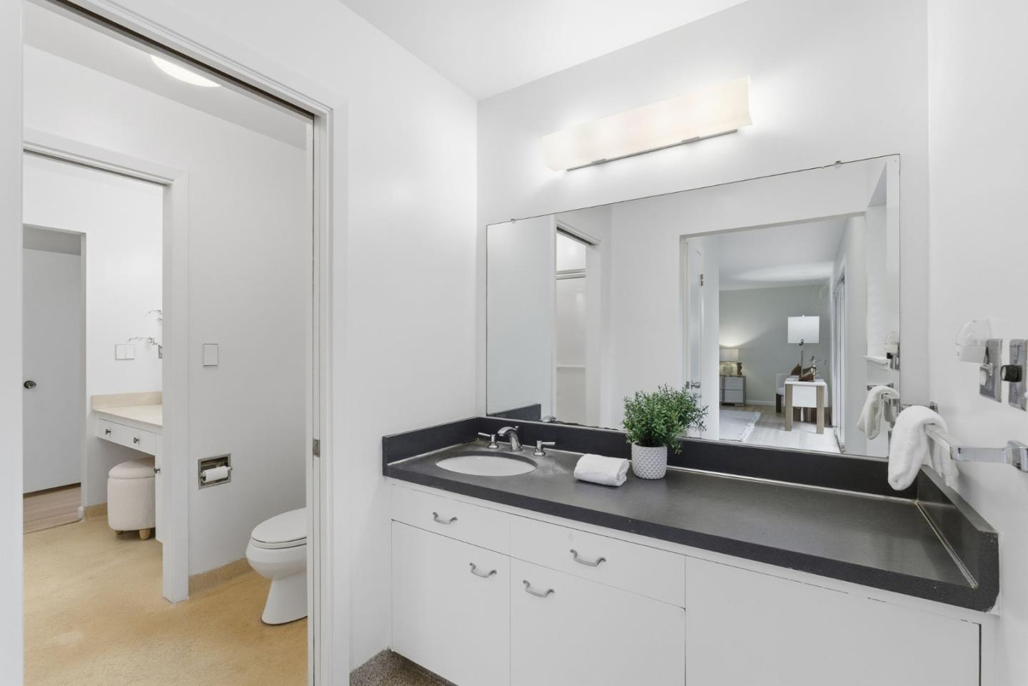 Detail Gallery Image 30 of 57 For 60 Loree Ln, Millbrae,  CA 94030 - 4 Beds | 2/1 Baths