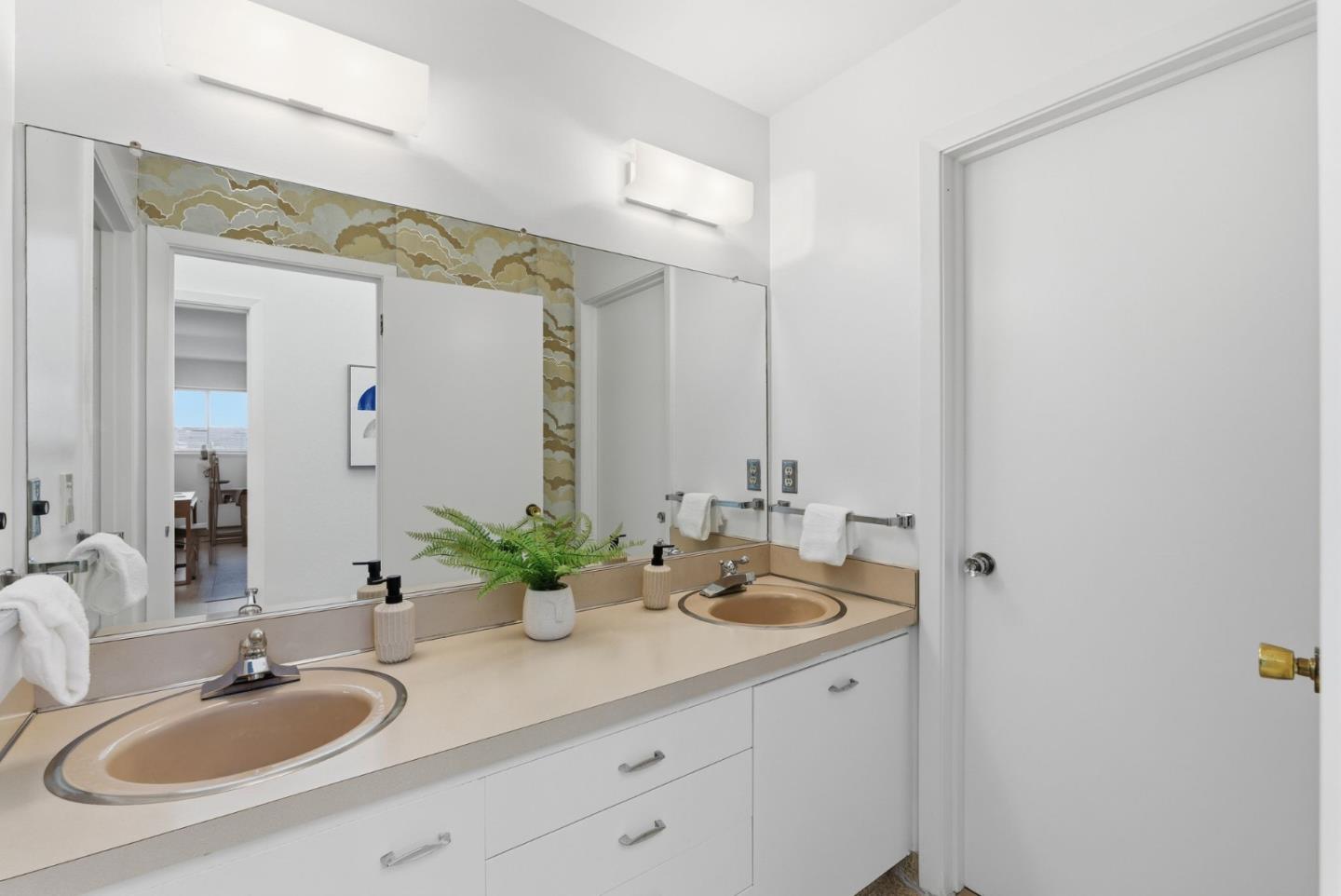 Detail Gallery Image 35 of 57 For 60 Loree Ln, Millbrae,  CA 94030 - 4 Beds | 2/1 Baths