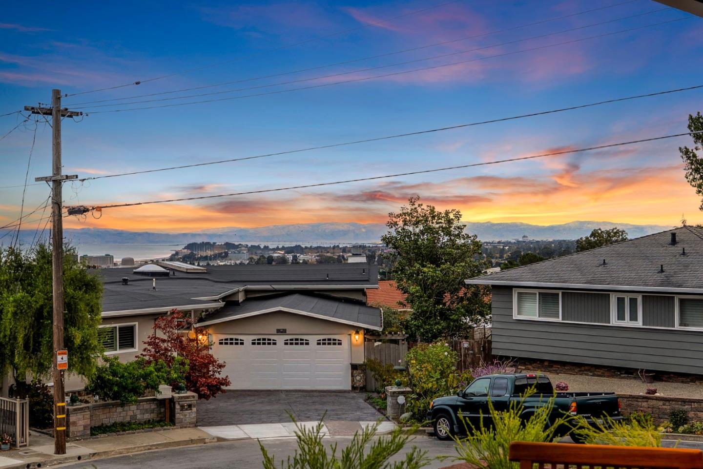 Detail Gallery Image 5 of 57 For 60 Loree Ln, Millbrae,  CA 94030 - 4 Beds | 2/1 Baths