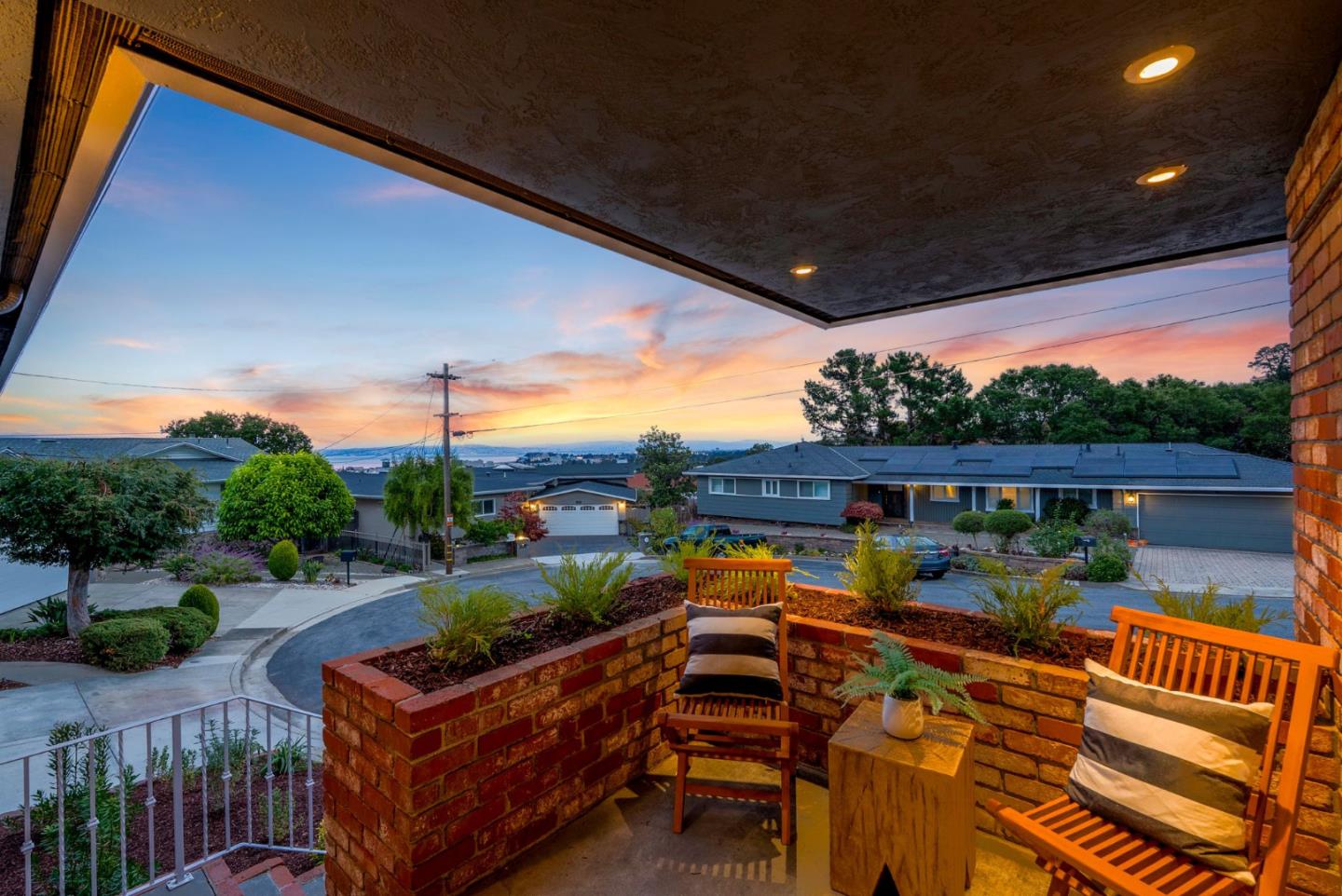 Detail Gallery Image 6 of 57 For 60 Loree Ln, Millbrae,  CA 94030 - 4 Beds | 2/1 Baths