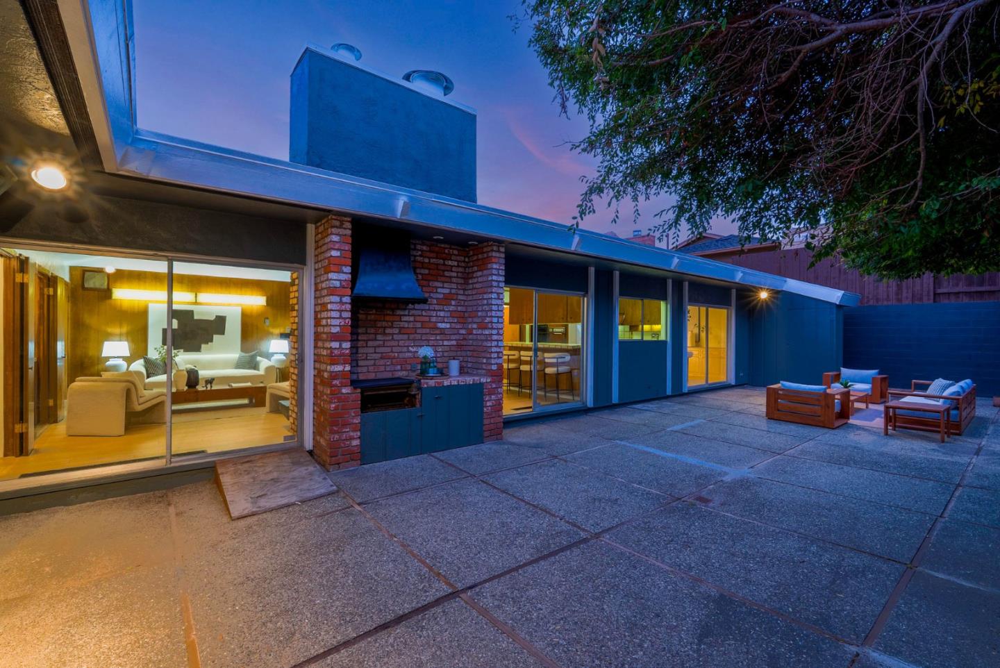 Detail Gallery Image 8 of 57 For 60 Loree Ln, Millbrae,  CA 94030 - 4 Beds | 2/1 Baths