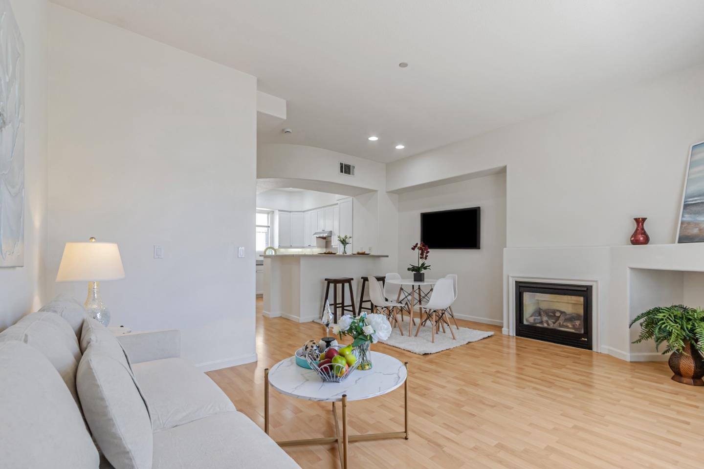 Detail Gallery Image 8 of 40 For 39 Cloud Walk, Milpitas,  CA 95035 - 3 Beds | 2/1 Baths