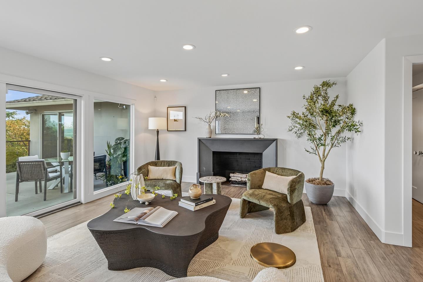 Detail Gallery Image 10 of 52 For 442 El Arroyo Rd, Hillsborough,  CA 94010 - 3 Beds | 3/1 Baths