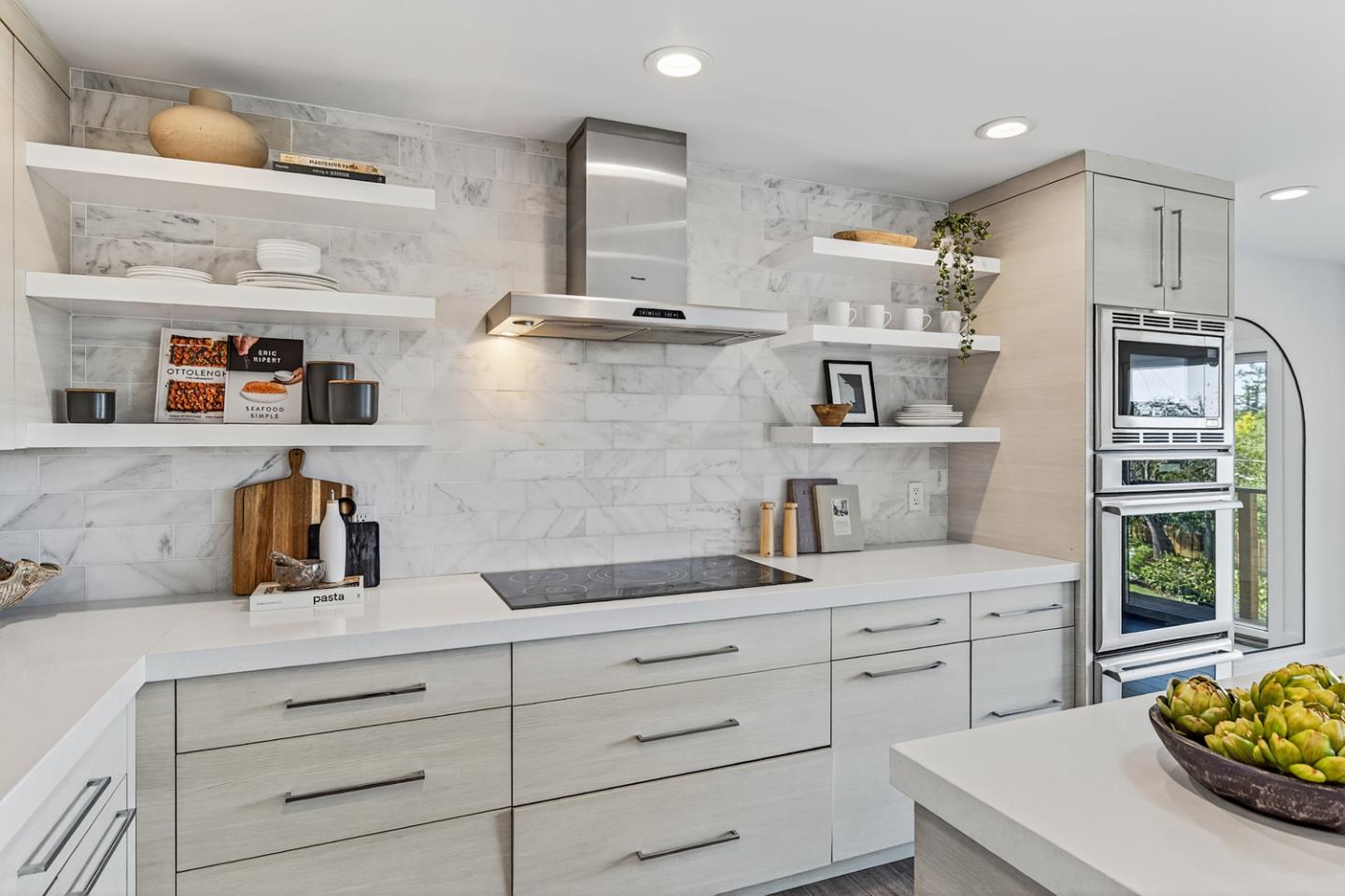 Detail Gallery Image 17 of 52 For 442 El Arroyo Rd, Hillsborough,  CA 94010 - 3 Beds | 3/1 Baths