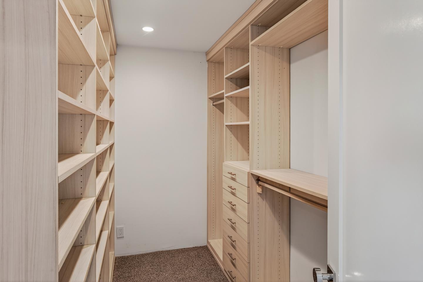 Detail Gallery Image 23 of 52 For 442 El Arroyo Rd, Hillsborough,  CA 94010 - 3 Beds | 3/1 Baths