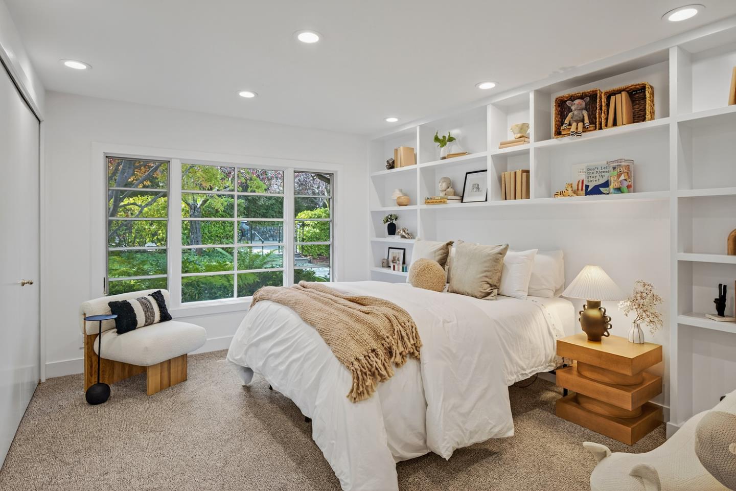 Detail Gallery Image 24 of 52 For 442 El Arroyo Rd, Hillsborough,  CA 94010 - 3 Beds | 3/1 Baths