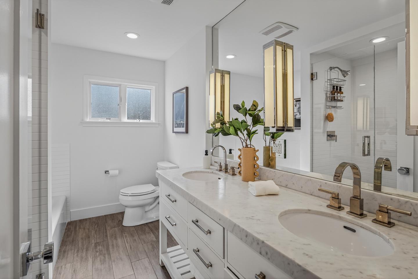 Detail Gallery Image 26 of 52 For 442 El Arroyo Rd, Hillsborough,  CA 94010 - 3 Beds | 3/1 Baths