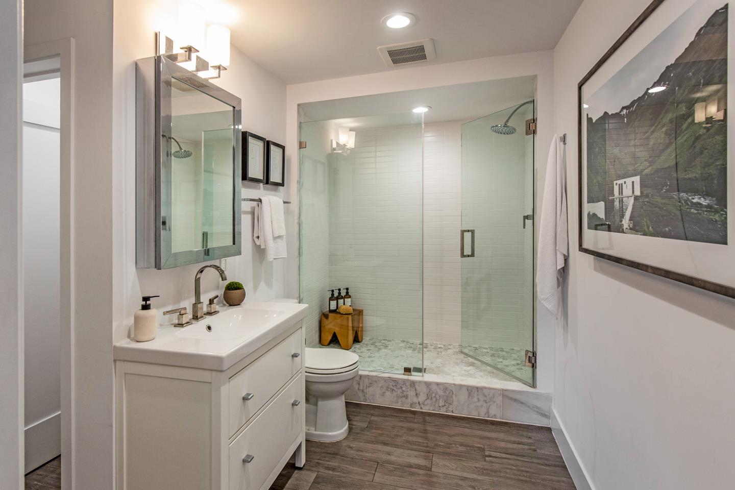 Detail Gallery Image 29 of 52 For 442 El Arroyo Rd, Hillsborough,  CA 94010 - 3 Beds | 3/1 Baths