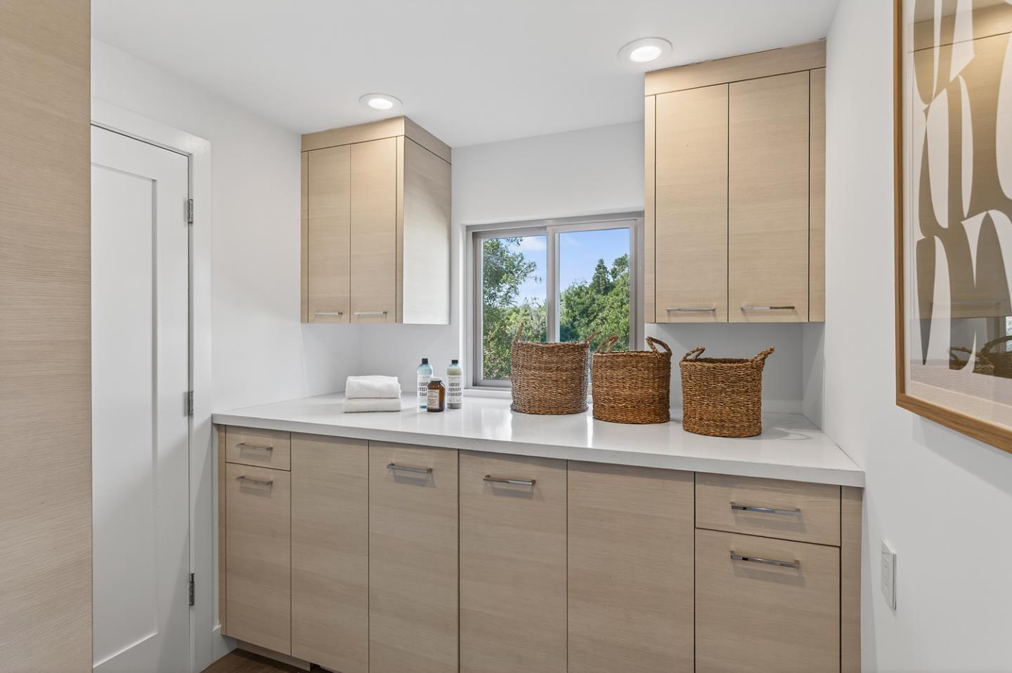 Detail Gallery Image 30 of 52 For 442 El Arroyo Rd, Hillsborough,  CA 94010 - 3 Beds | 3/1 Baths