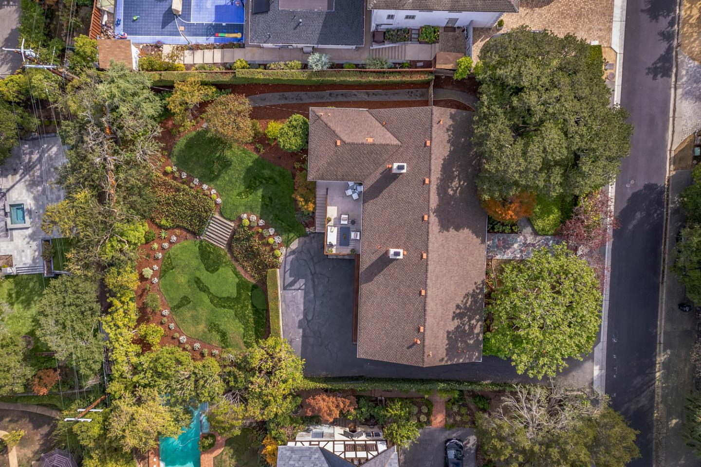 Detail Gallery Image 35 of 52 For 442 El Arroyo Rd, Hillsborough,  CA 94010 - 3 Beds | 3/1 Baths