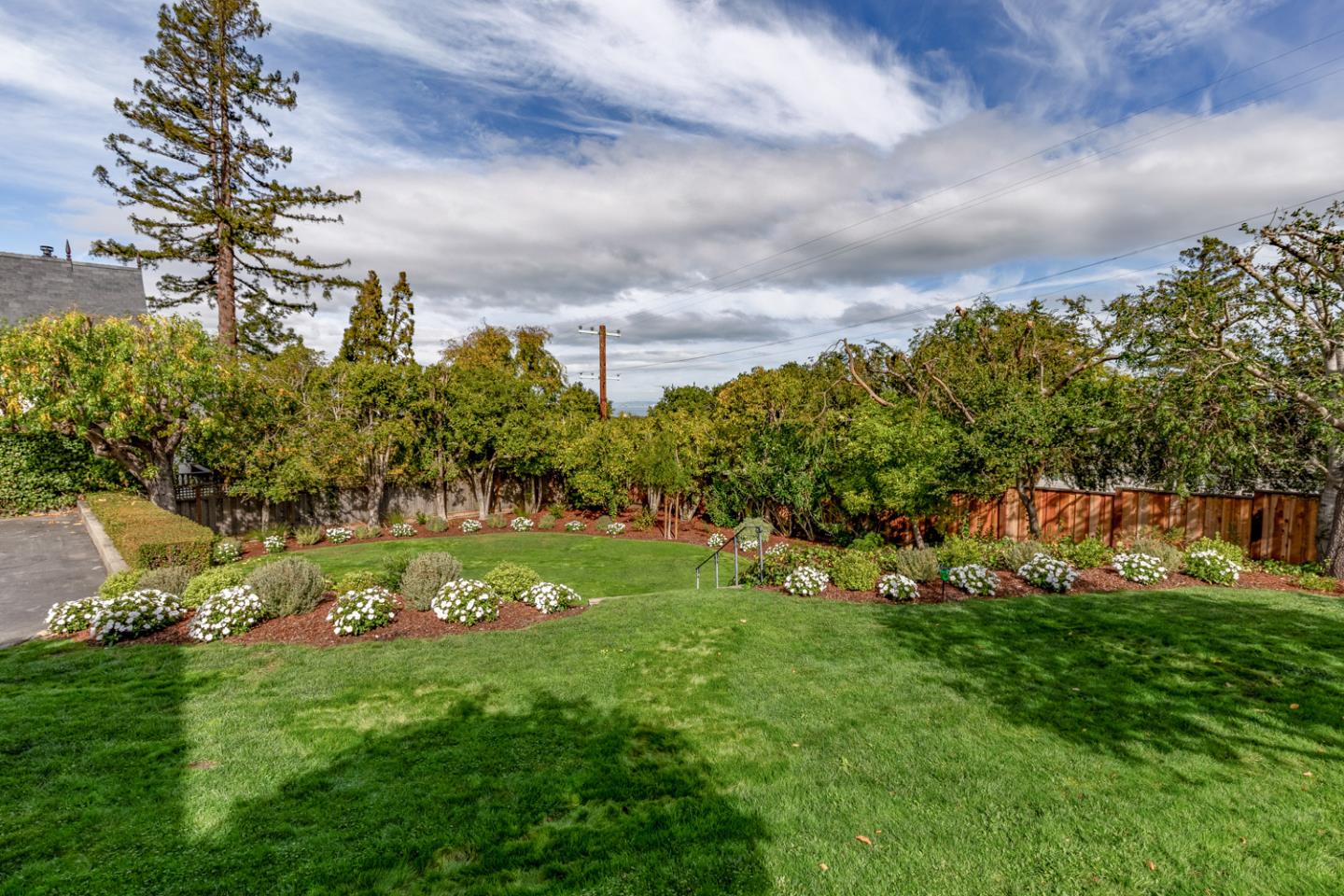 Detail Gallery Image 4 of 52 For 442 El Arroyo Rd, Hillsborough,  CA 94010 - 3 Beds | 3/1 Baths