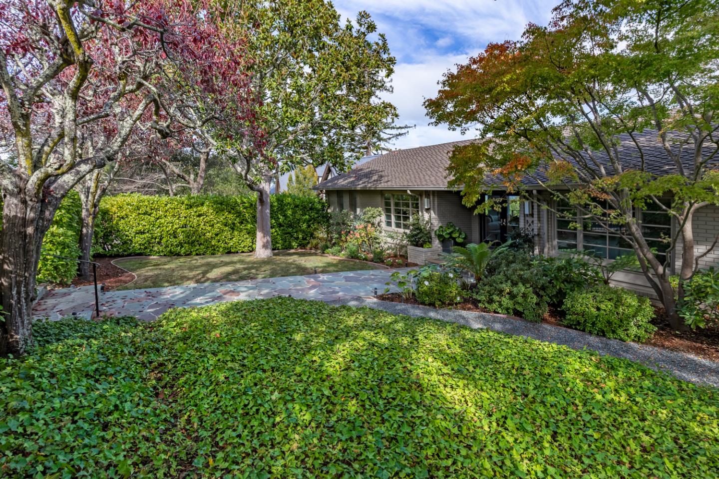 Detail Gallery Image 50 of 52 For 442 El Arroyo Rd, Hillsborough,  CA 94010 - 3 Beds | 3/1 Baths