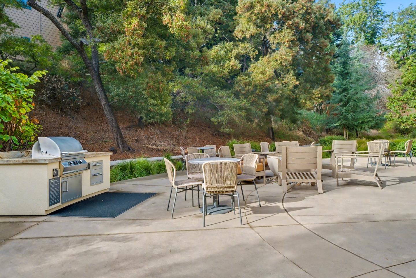 Detail Gallery Image 36 of 42 For 400 El Camino Real #107,  Belmont,  CA 94002 - 3 Beds | 2/1 Baths