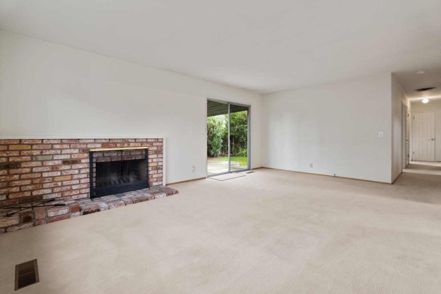 Detail Gallery Image 4 of 33 For 1401 S Mary Ave, Sunnyvale,  CA 94087 - 3 Beds | 2 Baths