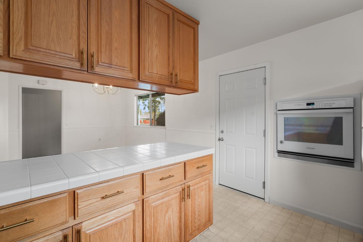 Detail Gallery Image 9 of 33 For 1401 S Mary Ave, Sunnyvale,  CA 94087 - 3 Beds | 2 Baths