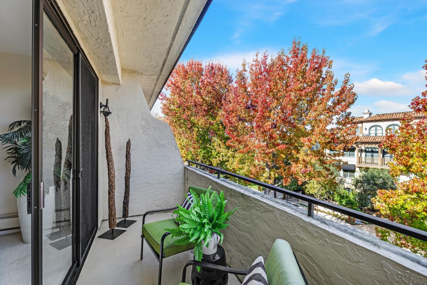 Detail Gallery Image 10 of 23 For 1515 Floribunda Ave #302,  Burlingame,  CA 94010 - 2 Beds | 2 Baths