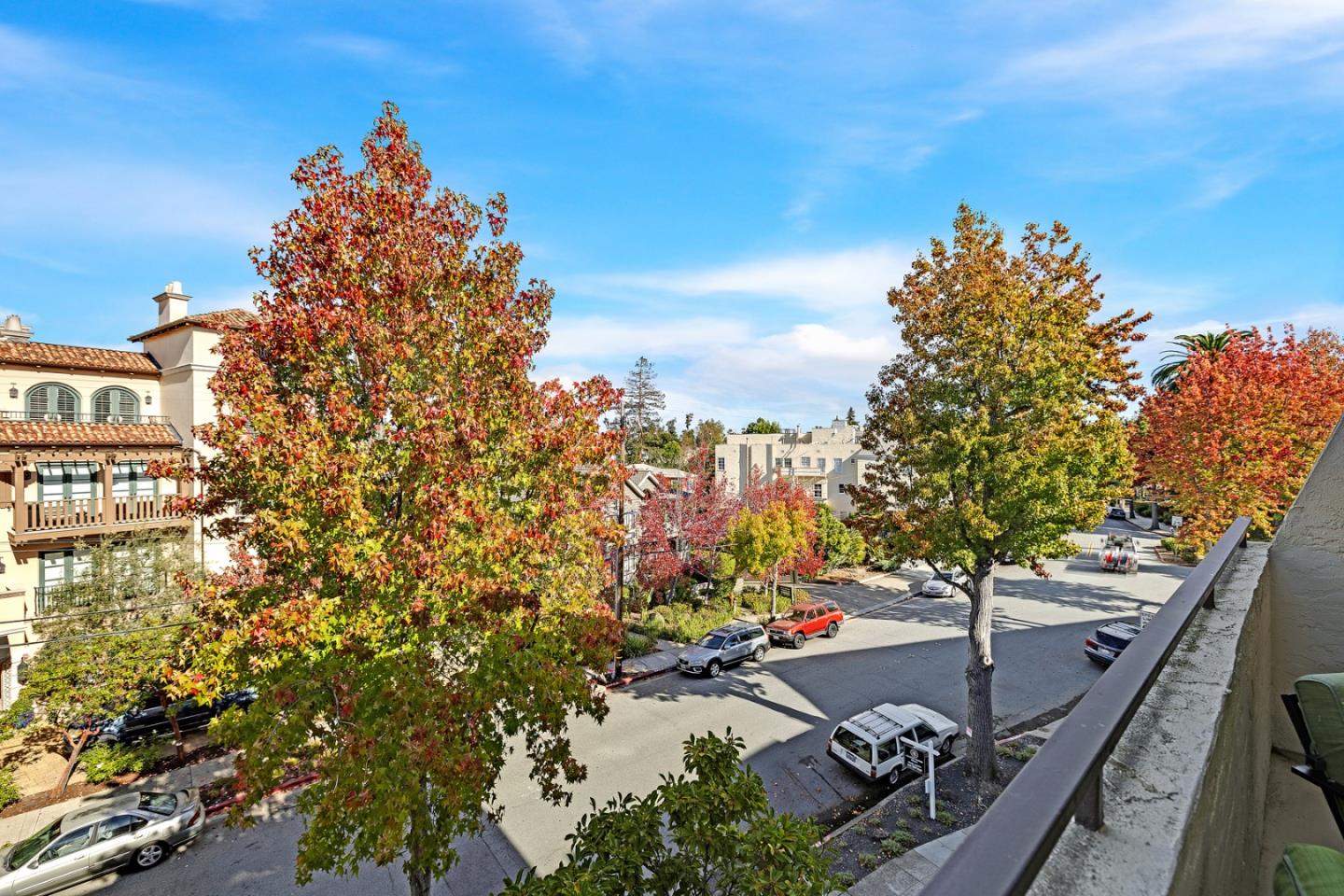 Detail Gallery Image 11 of 23 For 1515 Floribunda Ave #302,  Burlingame,  CA 94010 - 2 Beds | 2 Baths