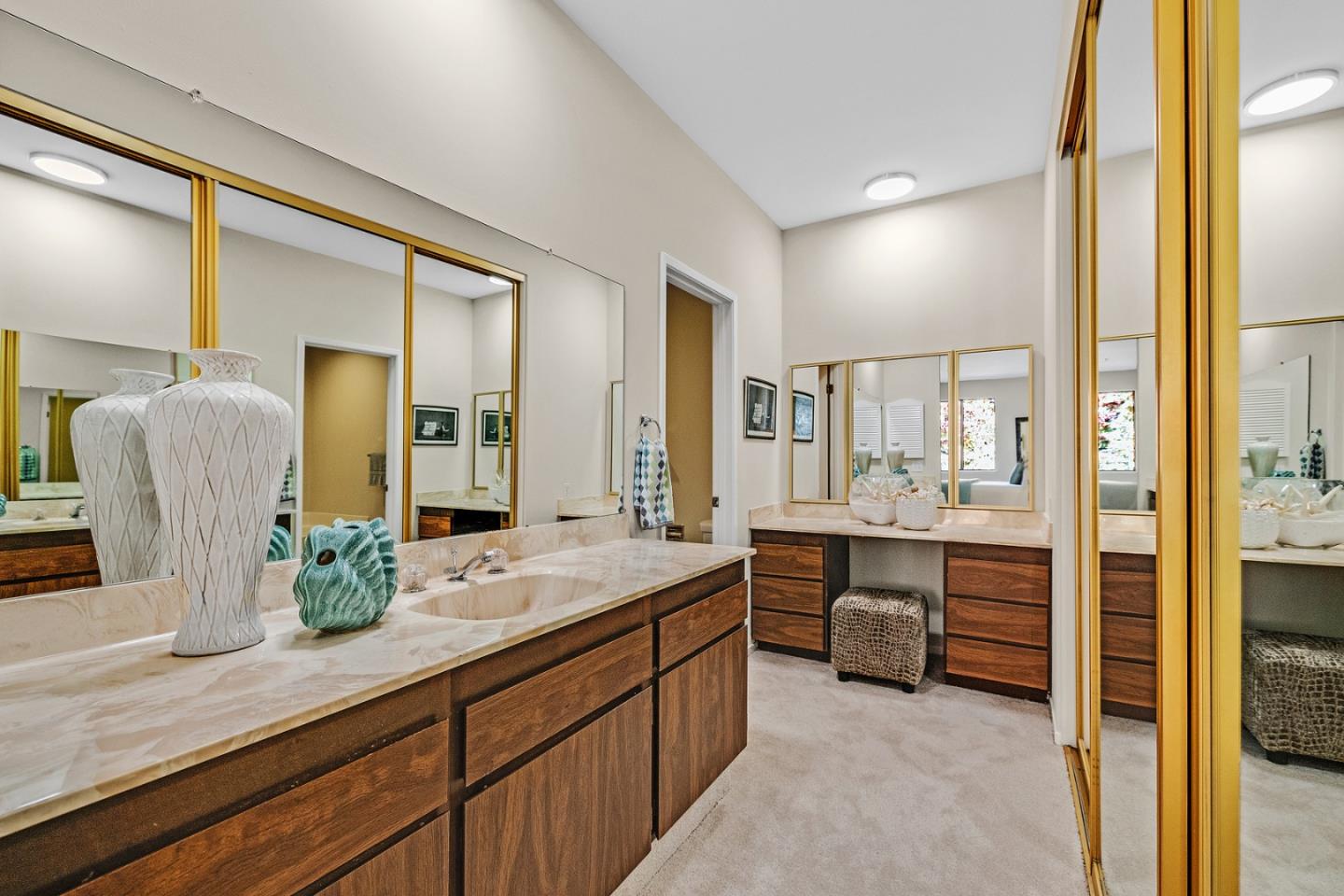 Detail Gallery Image 14 of 23 For 1515 Floribunda Ave #302,  Burlingame,  CA 94010 - 2 Beds | 2 Baths