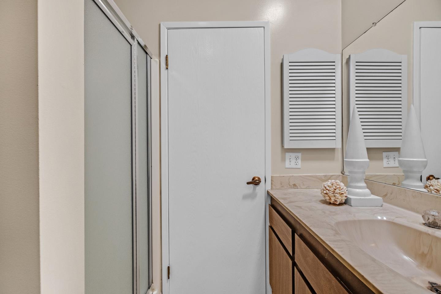 Detail Gallery Image 20 of 23 For 1515 Floribunda Ave #302,  Burlingame,  CA 94010 - 2 Beds | 2 Baths