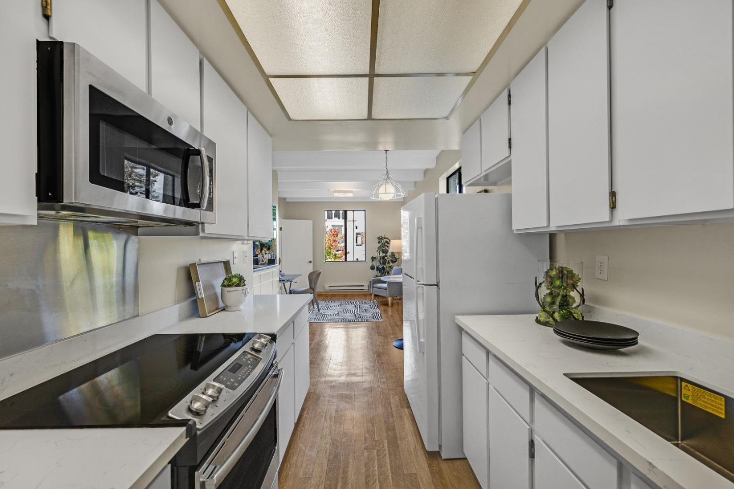 Detail Gallery Image 5 of 23 For 1515 Floribunda Ave #302,  Burlingame,  CA 94010 - 2 Beds | 2 Baths