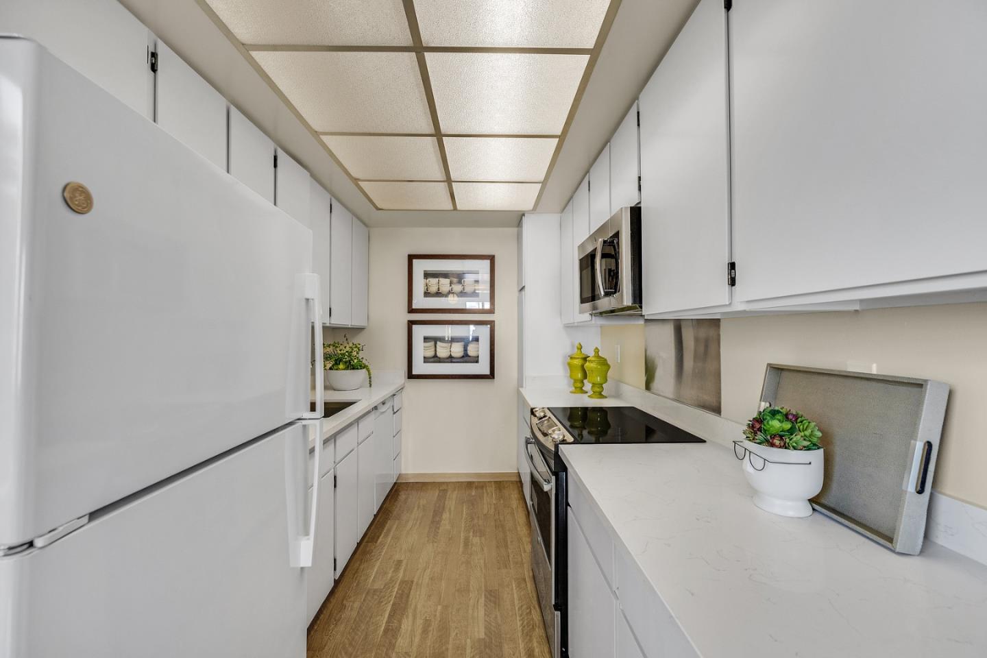 Detail Gallery Image 6 of 23 For 1515 Floribunda Ave #302,  Burlingame,  CA 94010 - 2 Beds | 2 Baths