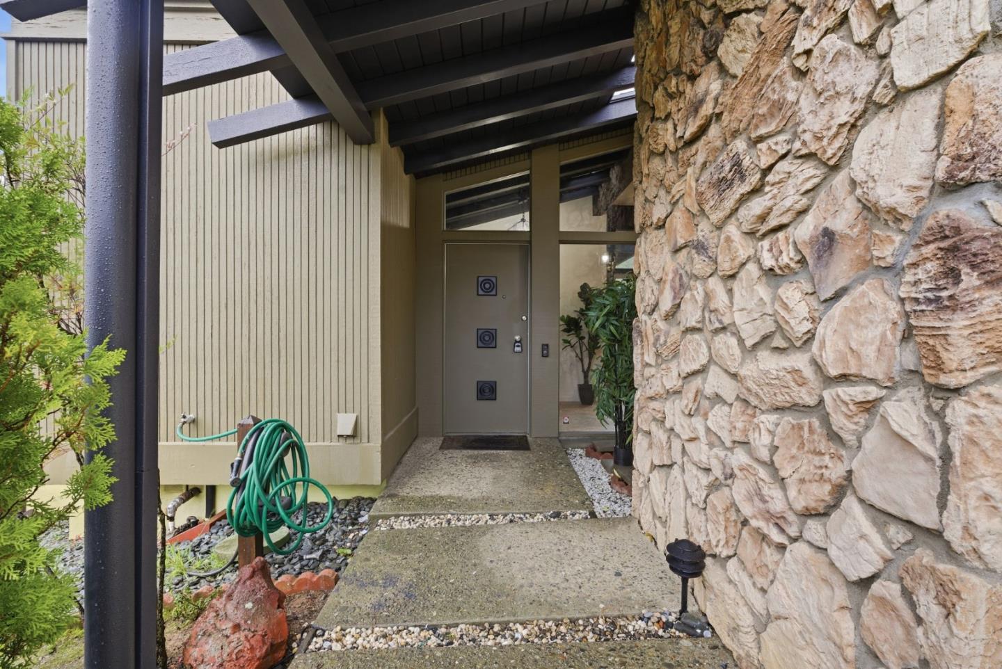 Detail Gallery Image 3 of 70 For 5870 Balmoral Dr, Oakland,  CA 94619 - 3 Beds | 2 Baths