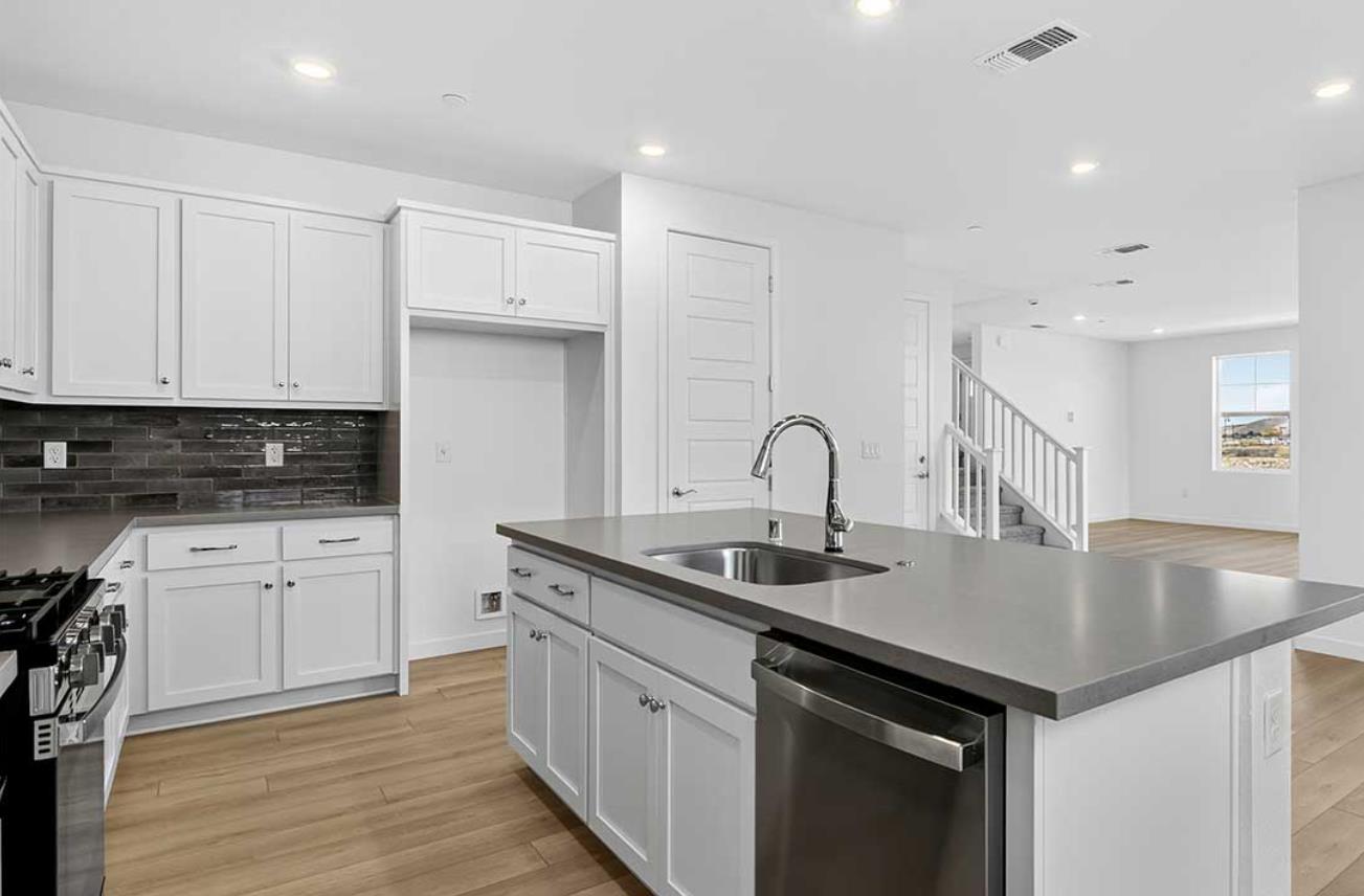 Detail Gallery Image 10 of 19 For 5716 Lake Club Dr, Fairfield,  CA 94533 - 4 Beds | 3/1 Baths