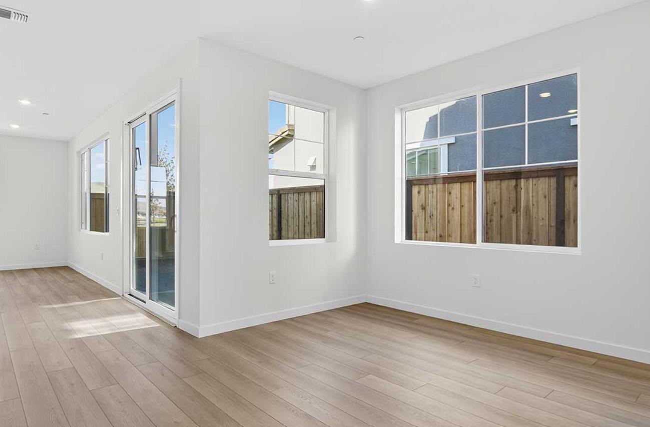 Detail Gallery Image 7 of 19 For 5716 Lake Club Dr, Fairfield,  CA 94533 - 4 Beds | 3/1 Baths