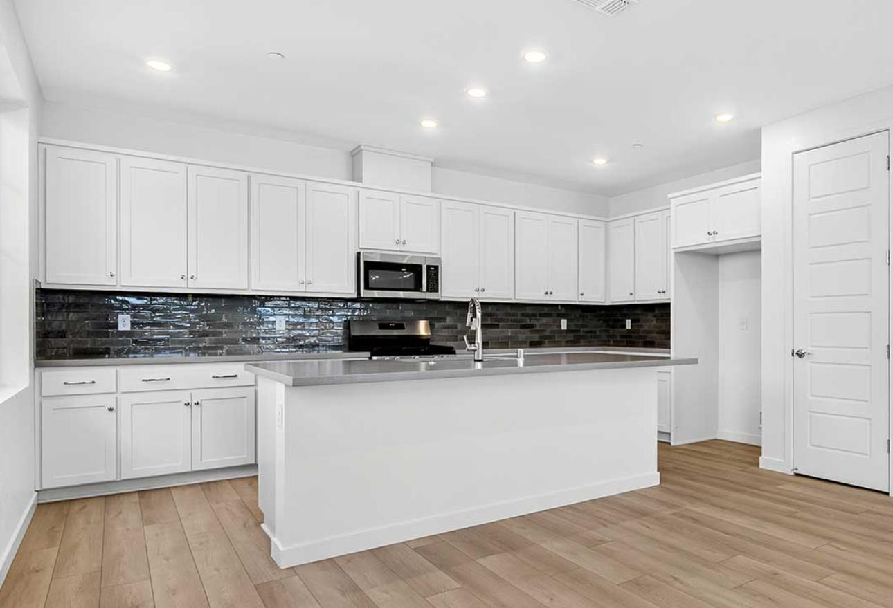 Detail Gallery Image 9 of 19 For 5716 Lake Club Dr, Fairfield,  CA 94533 - 4 Beds | 3/1 Baths