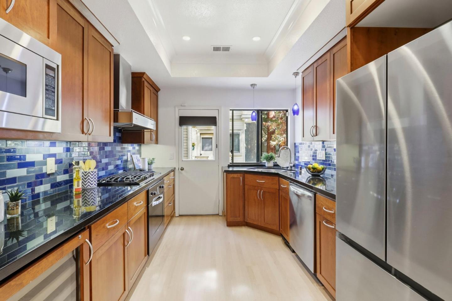 Detail Gallery Image 10 of 34 For 926 La Mesa Ter a,  Sunnyvale,  CA 94086 - 4 Beds | 3 Baths